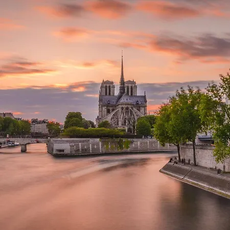 Parisian Gem With Stunning View Apartmán Paříž