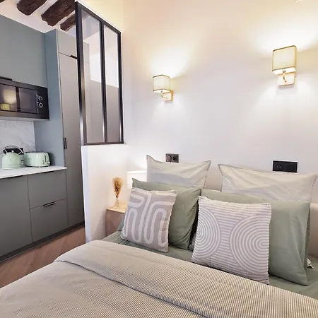 Parisian Gem With Stunning View * Párizs