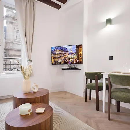 Parisian Gem With Stunning View *
