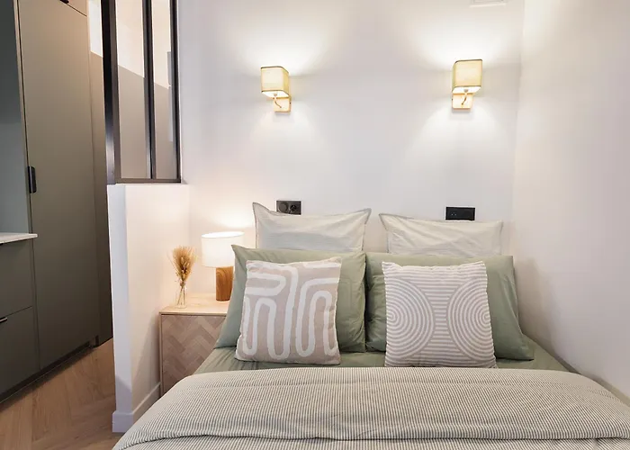דירה Parisian Gem With Stunning View