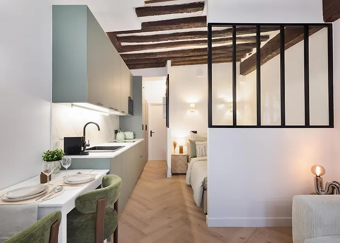 Parisian Gem With Stunning View דירה *