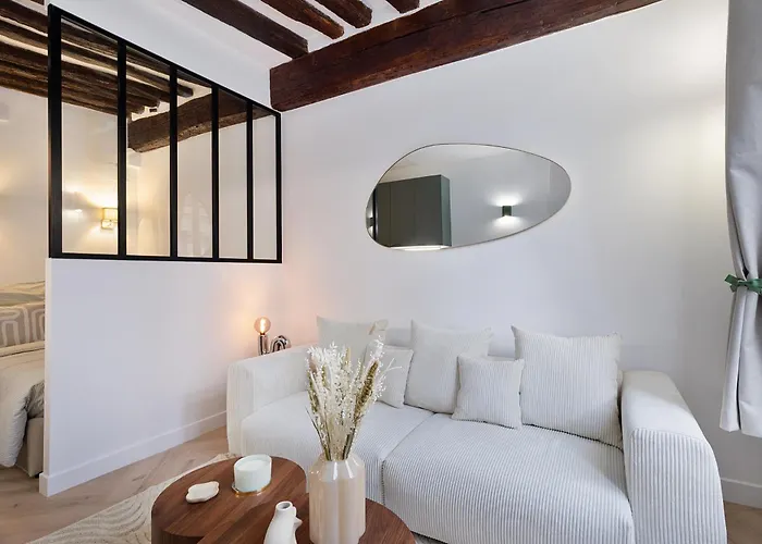 Parisian Gem With Stunning View פריז