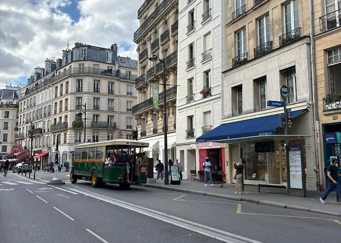 Parisian Gem With Stunning View דירה