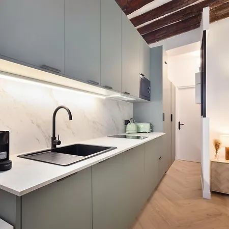 Parisian Gem With Stunning View